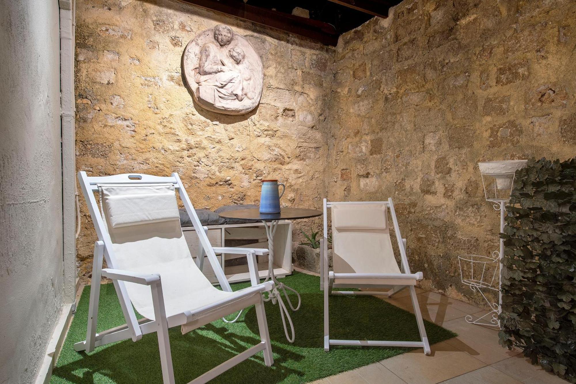 Old Town Corner Luxury Studios Rhodes City Exterior foto